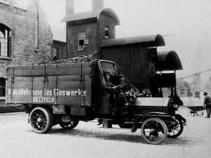 Lastwagen des Gaswerks um 1920 | Foto: Stadtwerke Bielefeld