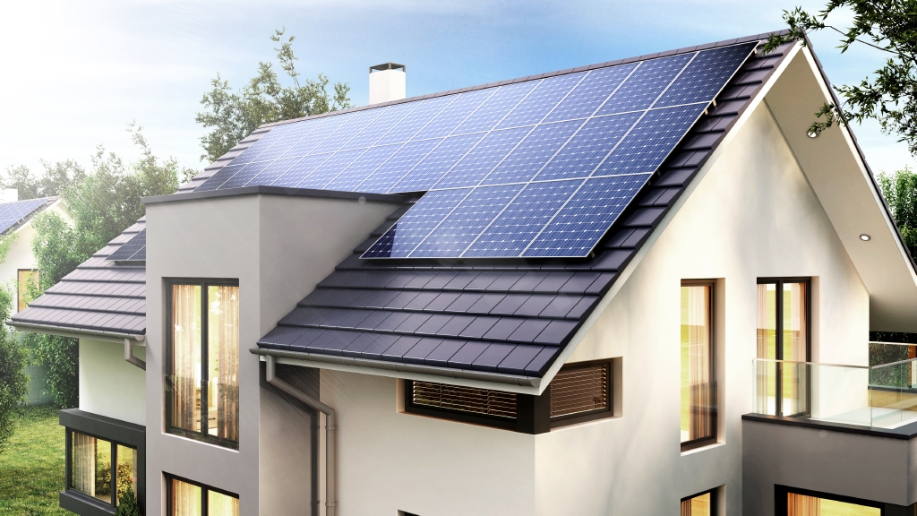 Photovoltaik-Anlage auf einem Hausdach mit einer Photovoltaik-Anlage mit einer Post-EEG-Förderung